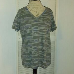 Boutique Camouflage V-neck T-shirt